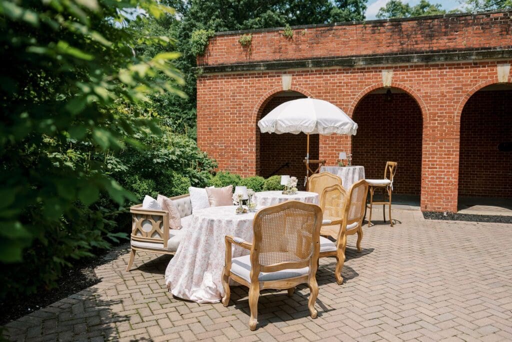 Cincinnati Wedding Venue Peterloon Estate Cocktail Hour