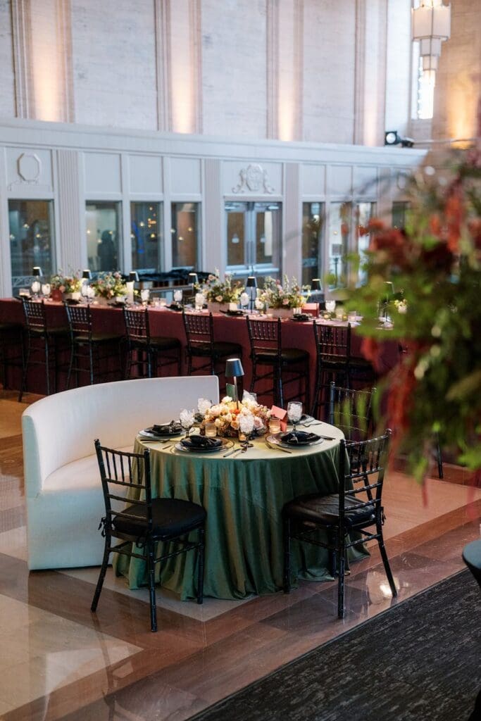 winter wedding in Cincinnati with velvet linens 
